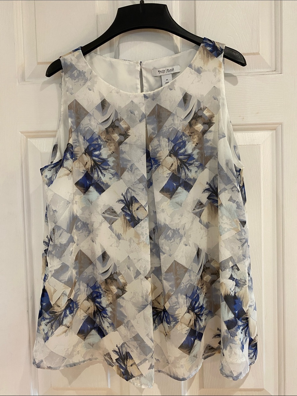 White House Black Market White Floral-Print Sleeveless Tank with Blue Accents